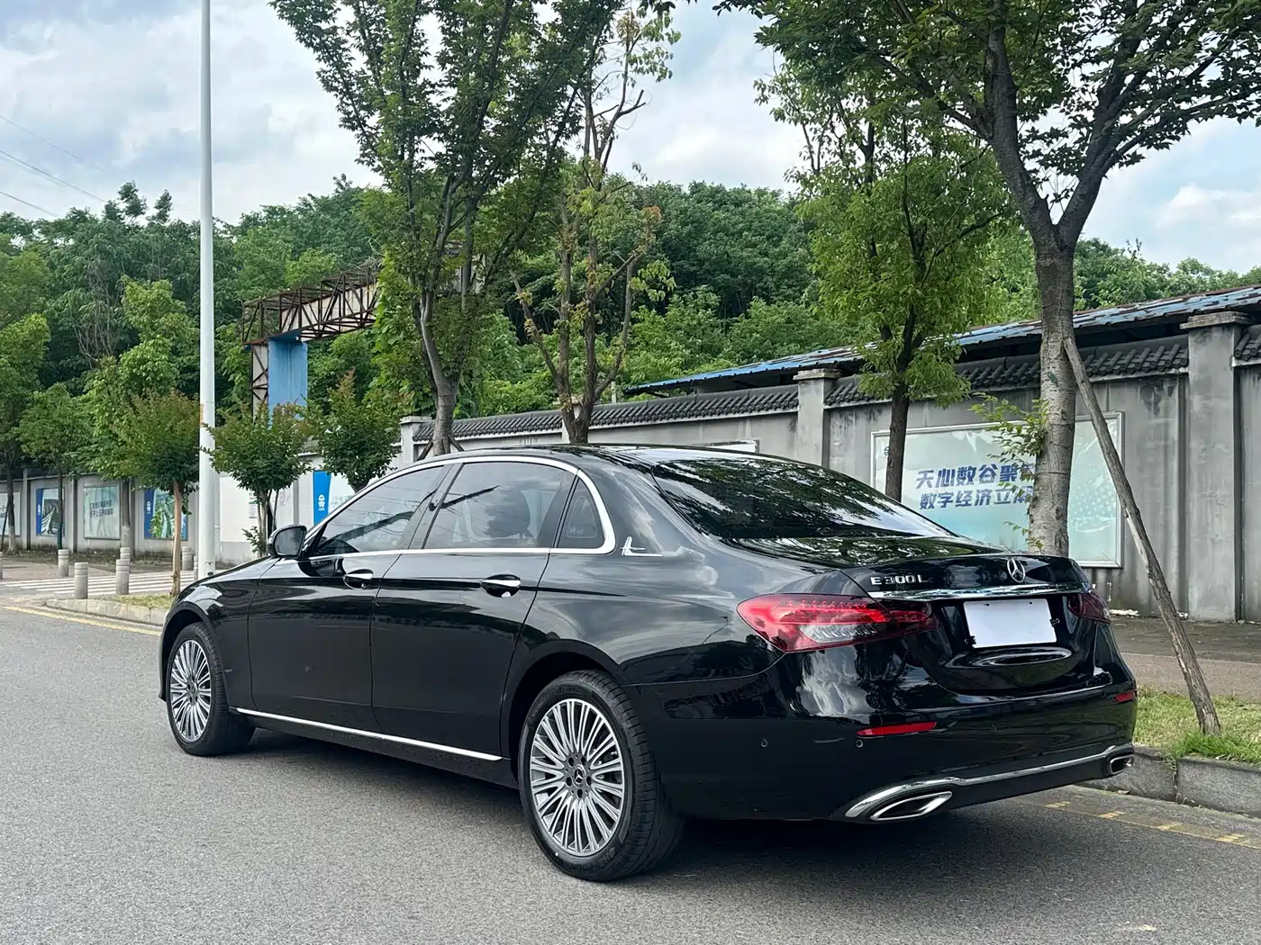 Mercedes-Benz E-Class 2023 E 300 L Fashion фото 6