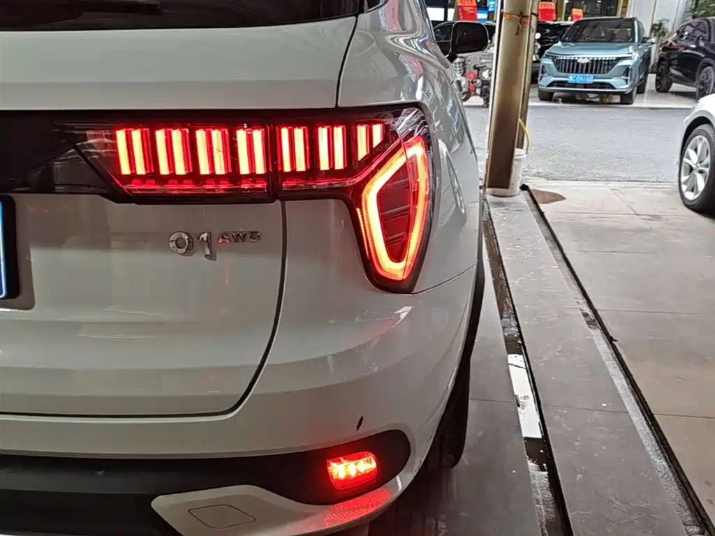Lynk & Co 01 2017 2.0T AWD Pro фото 8