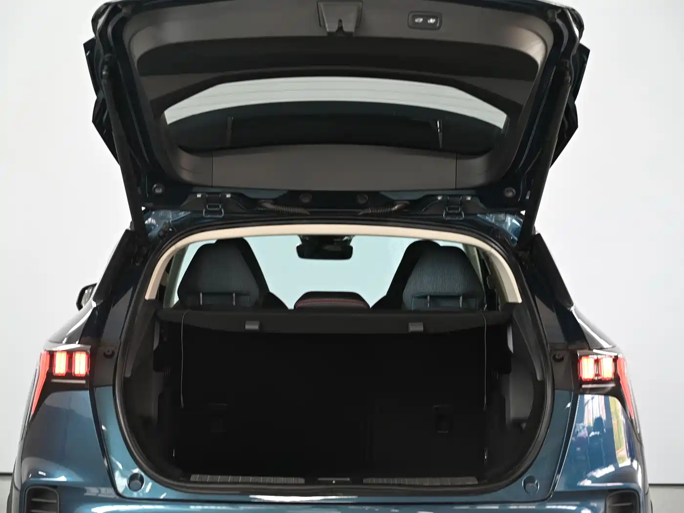 Lynk & Co 06 2020 1.5T Halo фото 24