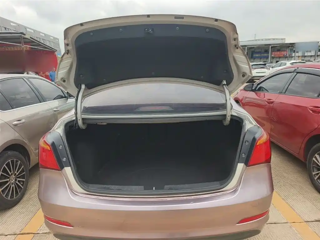 Hyundai Mistra 2014 1.8L Auto Smart GLS фото 19