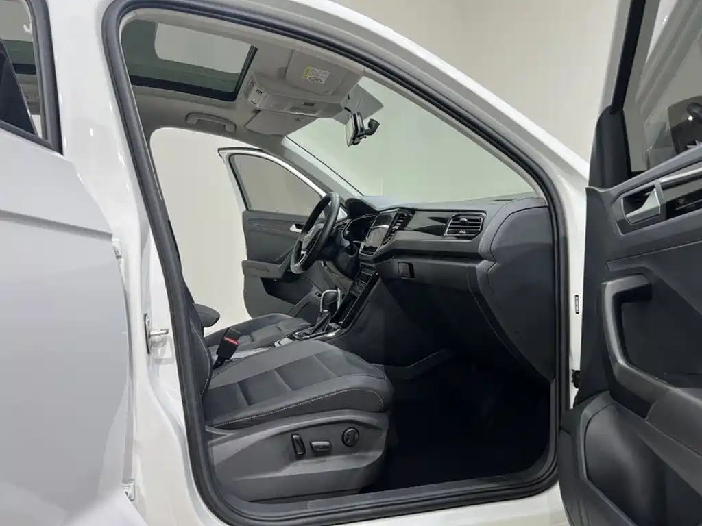 Volkswagen T-Roc, миниатюра 4