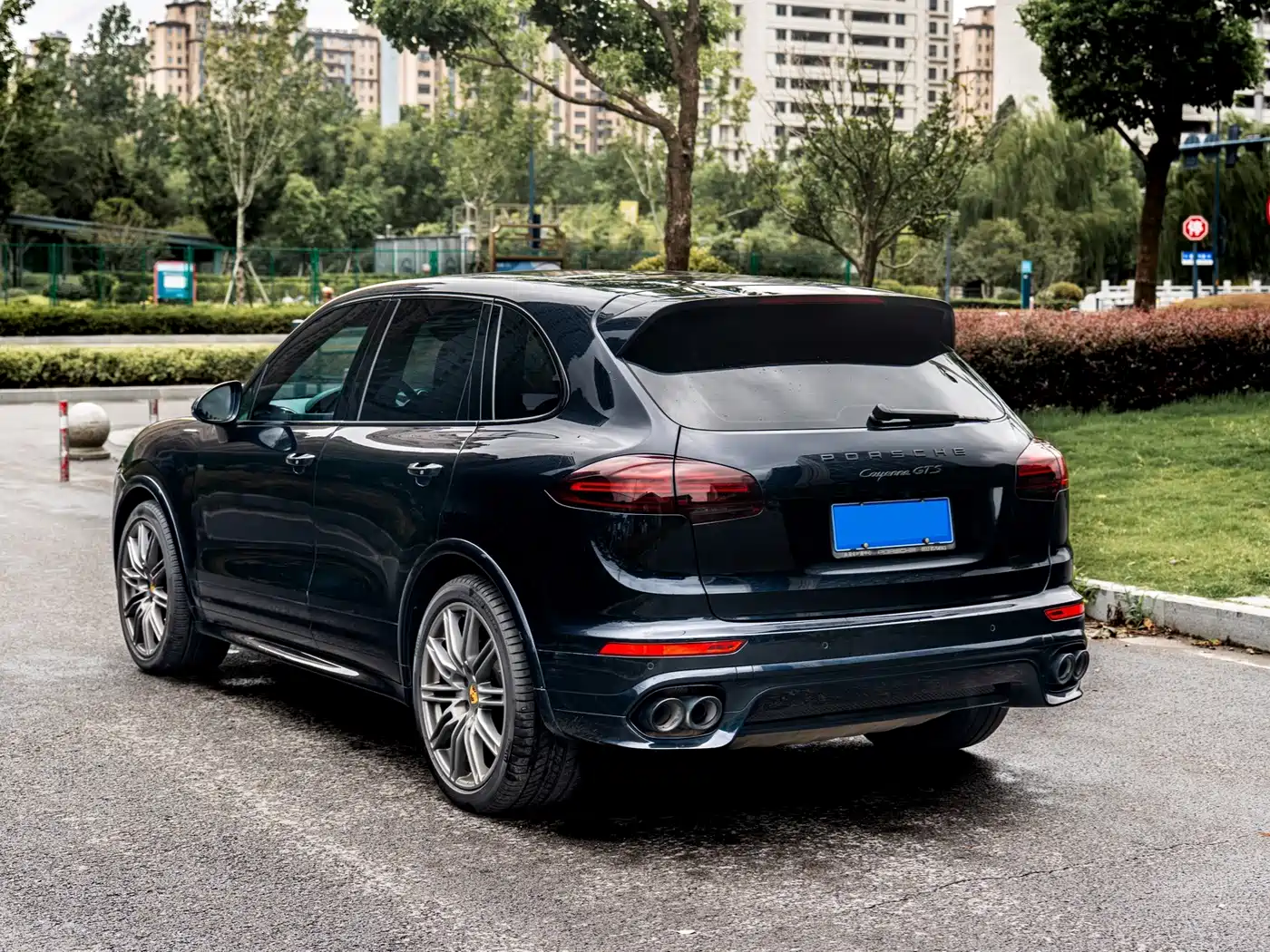 Photo 4 - Porsche Cayenne