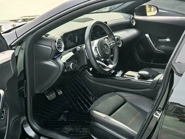 Mercedes-Benz CLA (Import) 2021 CLA 200 — фото 4
