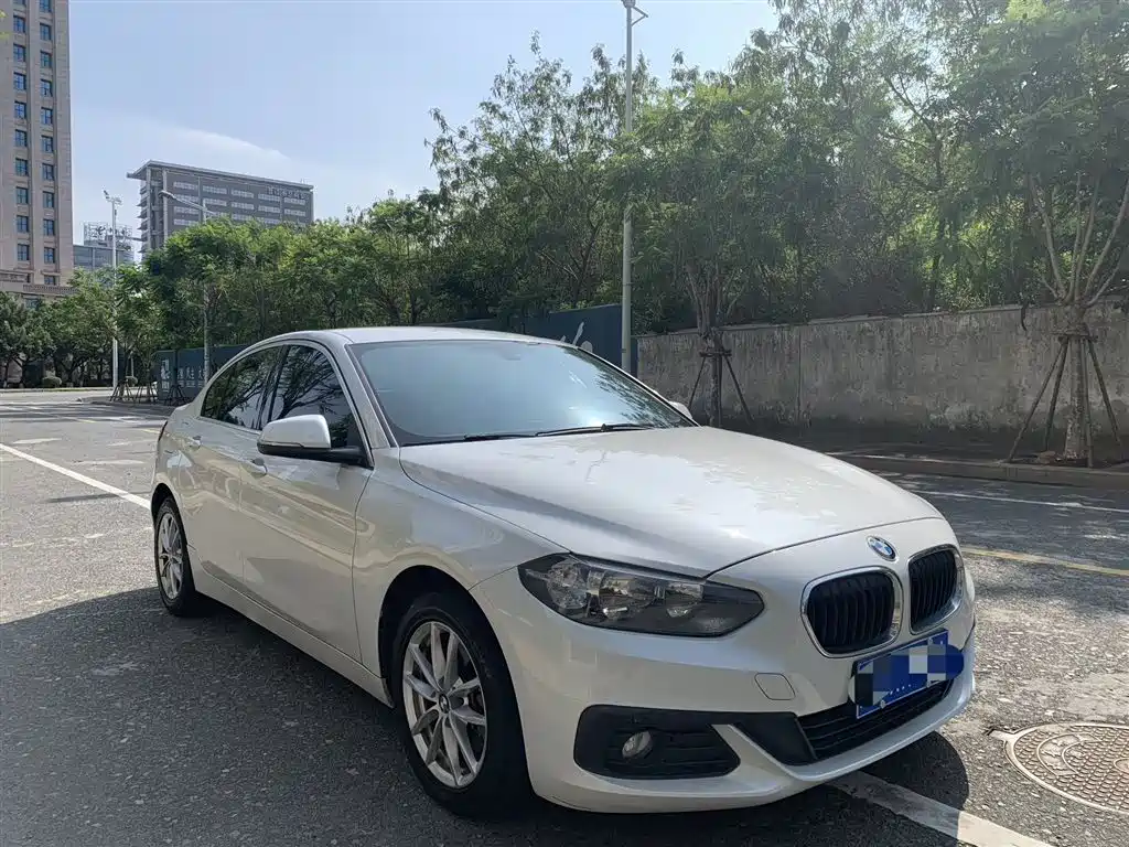BMW 1 Series 2019 118i Fashion Edition фото 3