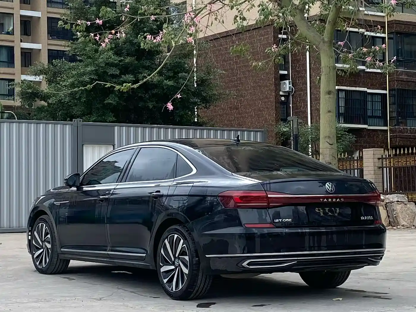 Volkswagen Passat 2024 380TSI Elite Edition фото 16