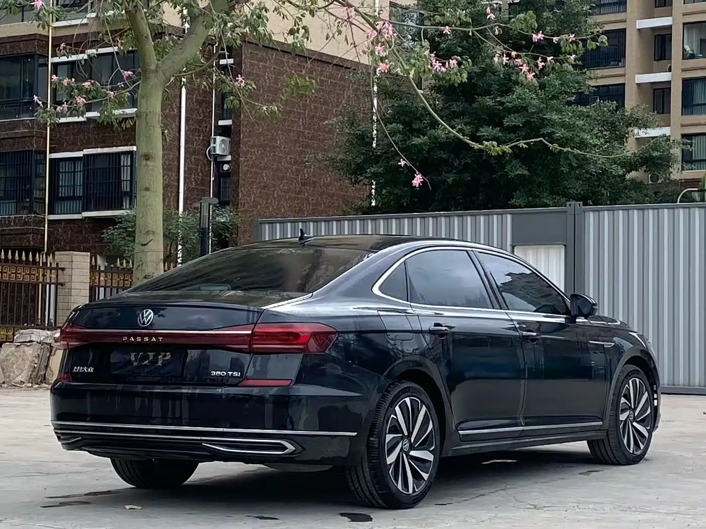 Volkswagen Passat 2024 380TSI Elite Edition фото 18