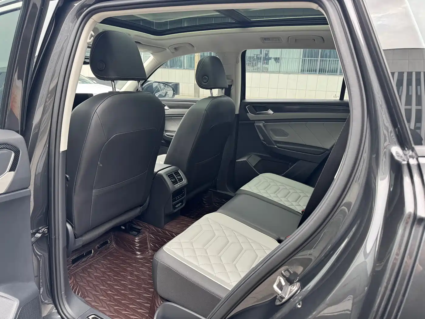 Volkswagen Tayron 2023 280TSI 2WD Luxury Plus Advanced Edition фото 4