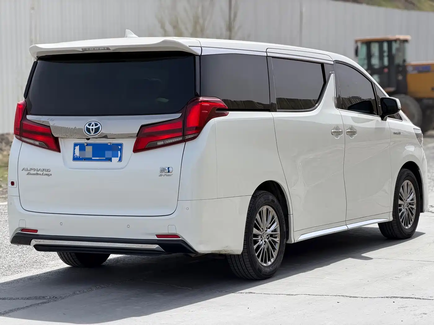Toyota Alphard 2023 Dual Hybrid 2.5L Ultimate Gold Edition фото 7