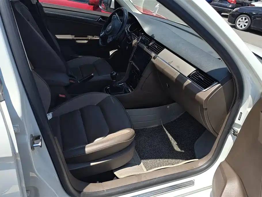 Volkswagen Bora 2015 Quality Edition 1.6L Manual Fashion фото 8