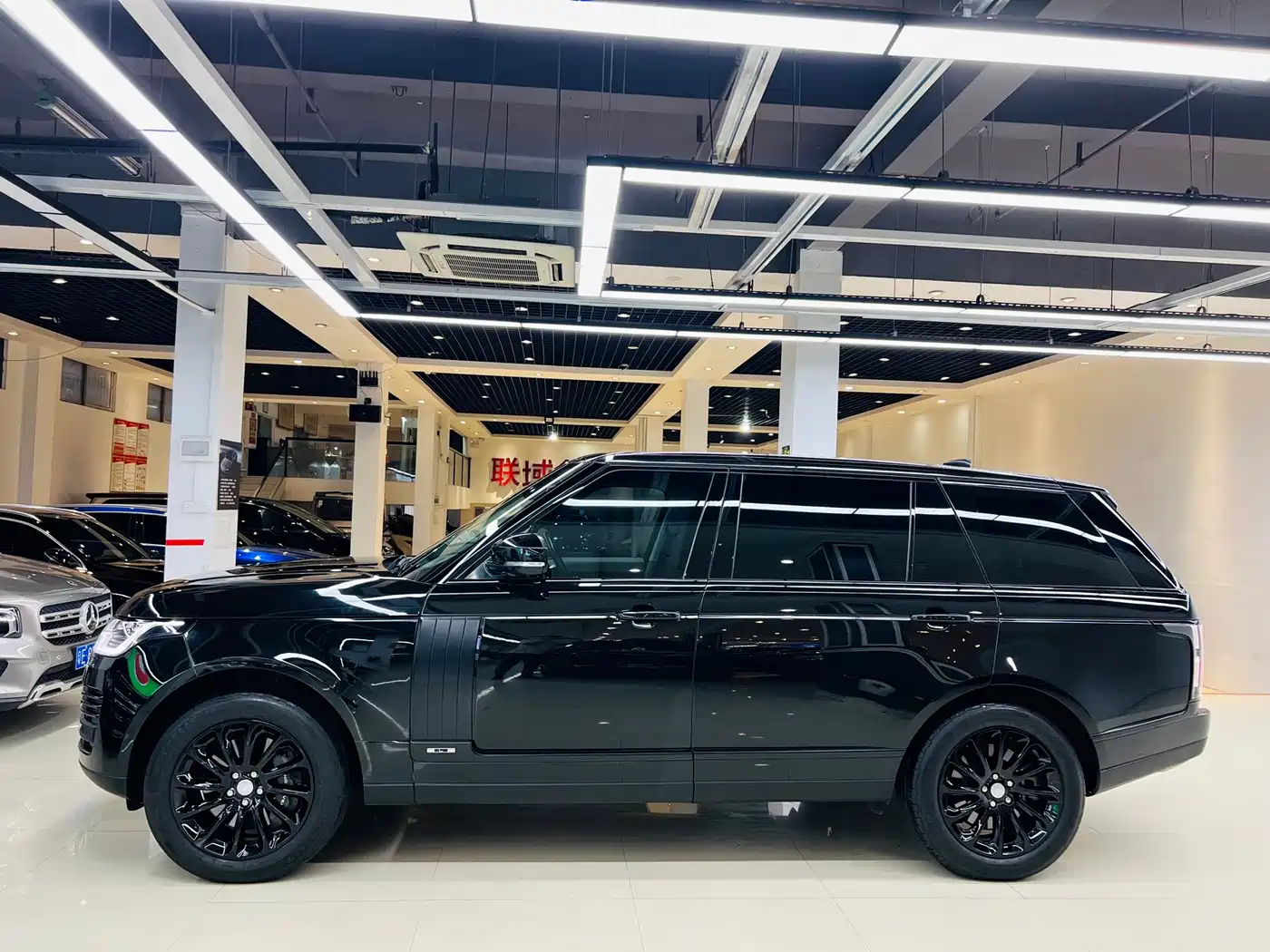 Land Rover Range Rover 2018 3.0 SC V6 Vogue Heritage Extended Edition фото 6