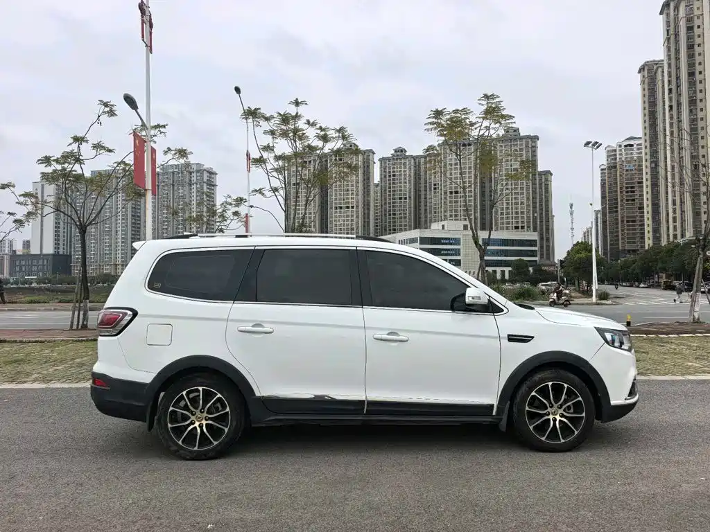 Dongfeng Fengxing Fengxing SX6 2017 2016 1.6L Manual Elite