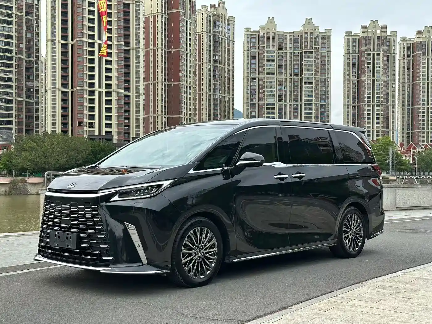 Lexus LM 2023 350h 7-Seater Elegance Edition