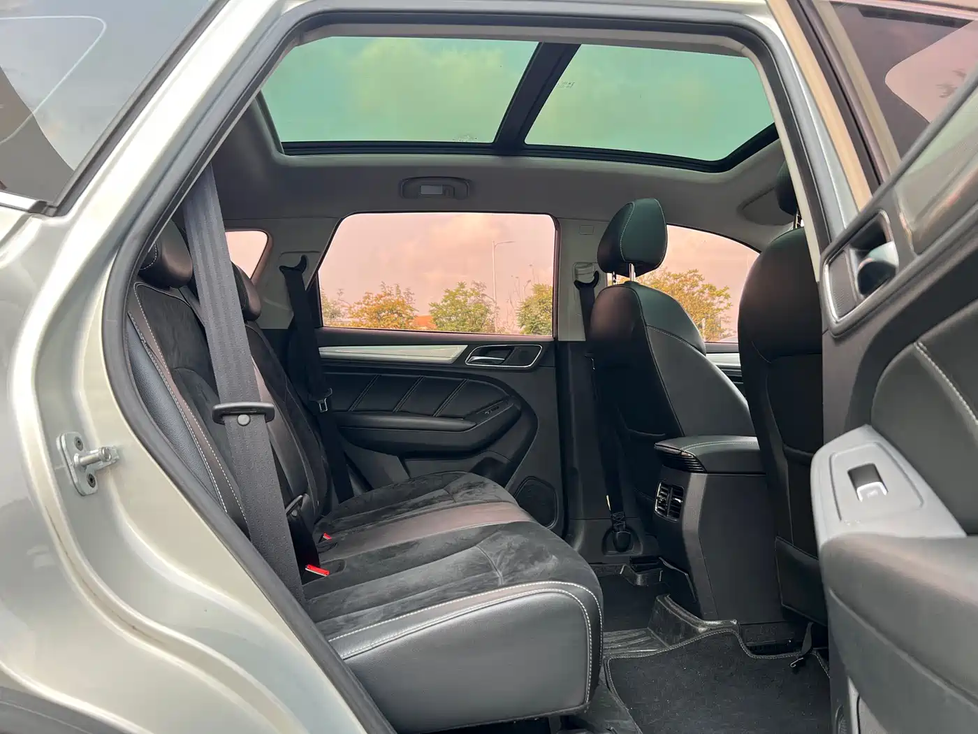 ROEWE RX5 NEW ENERGY