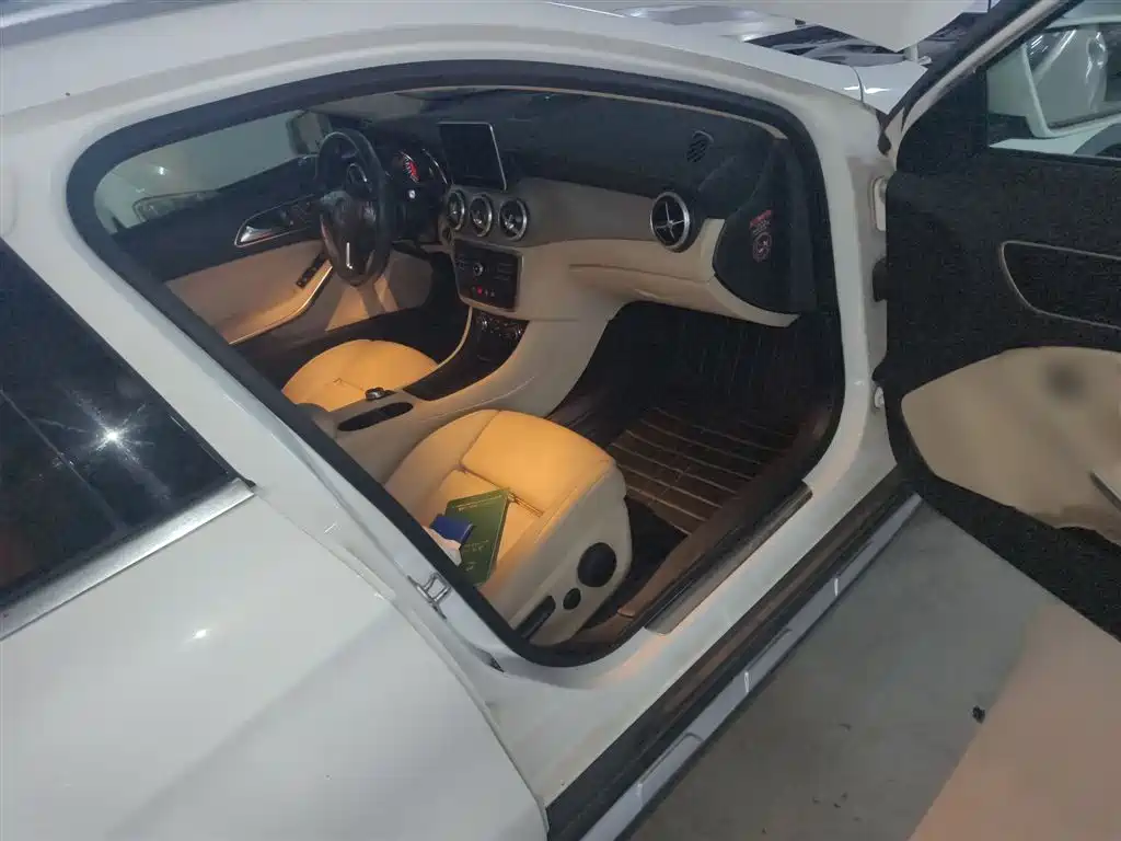 Mercedes-Benz GLA 2016 GLA 200 Dynamic фото 19
