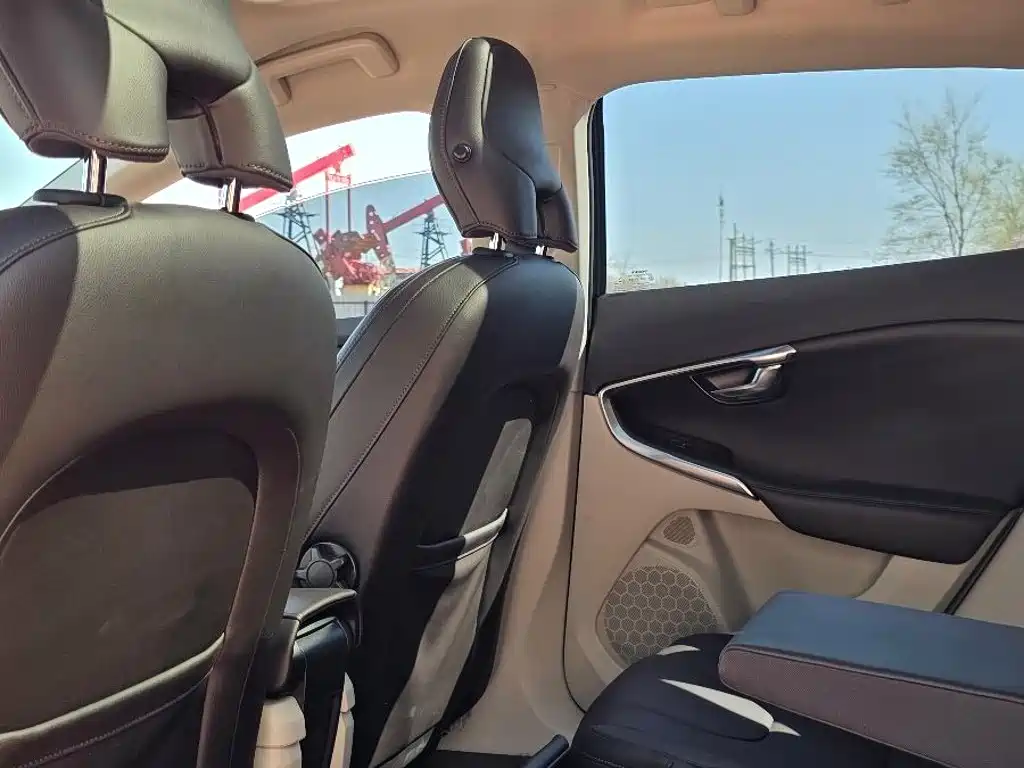 Volvo V40 2013 2014 2.0T Zhiya Edition