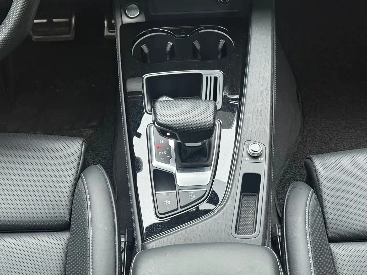 Audi A4L 2024 40 TFSI Luxury Dynamic фото 11