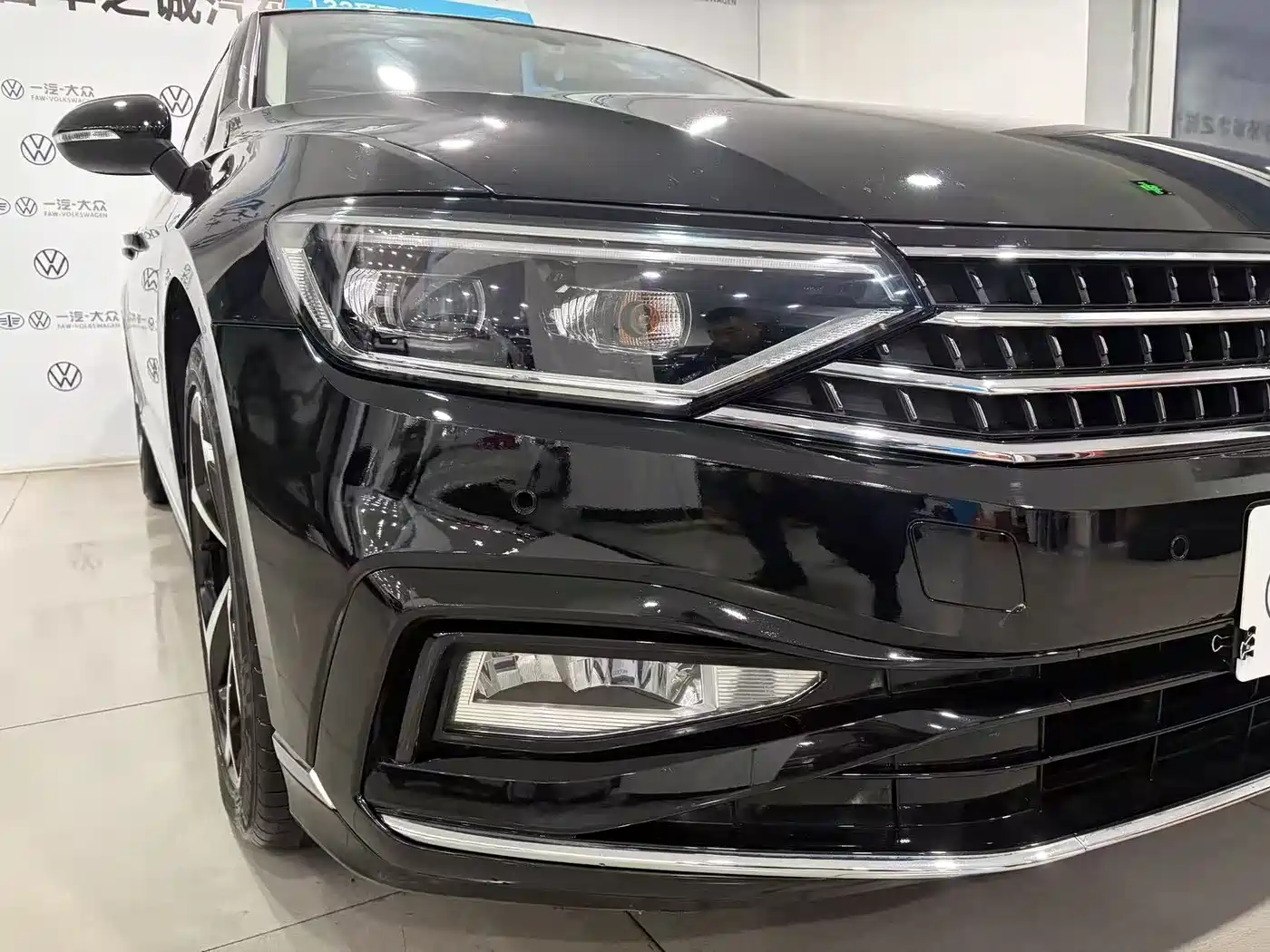 Volkswagen Magotan 2023 2 Million Units Anniversary Edition 330TSI DSG Leading Type фото 5