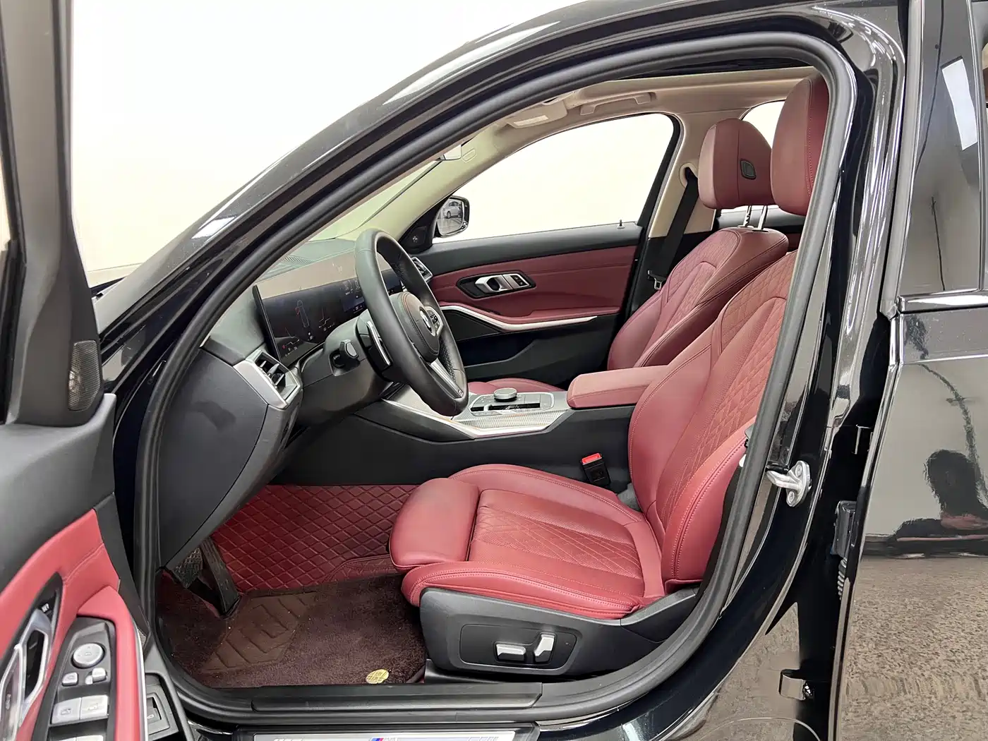 BMW 3 Series 2023 325Li M Sport Black Night Package фото 17