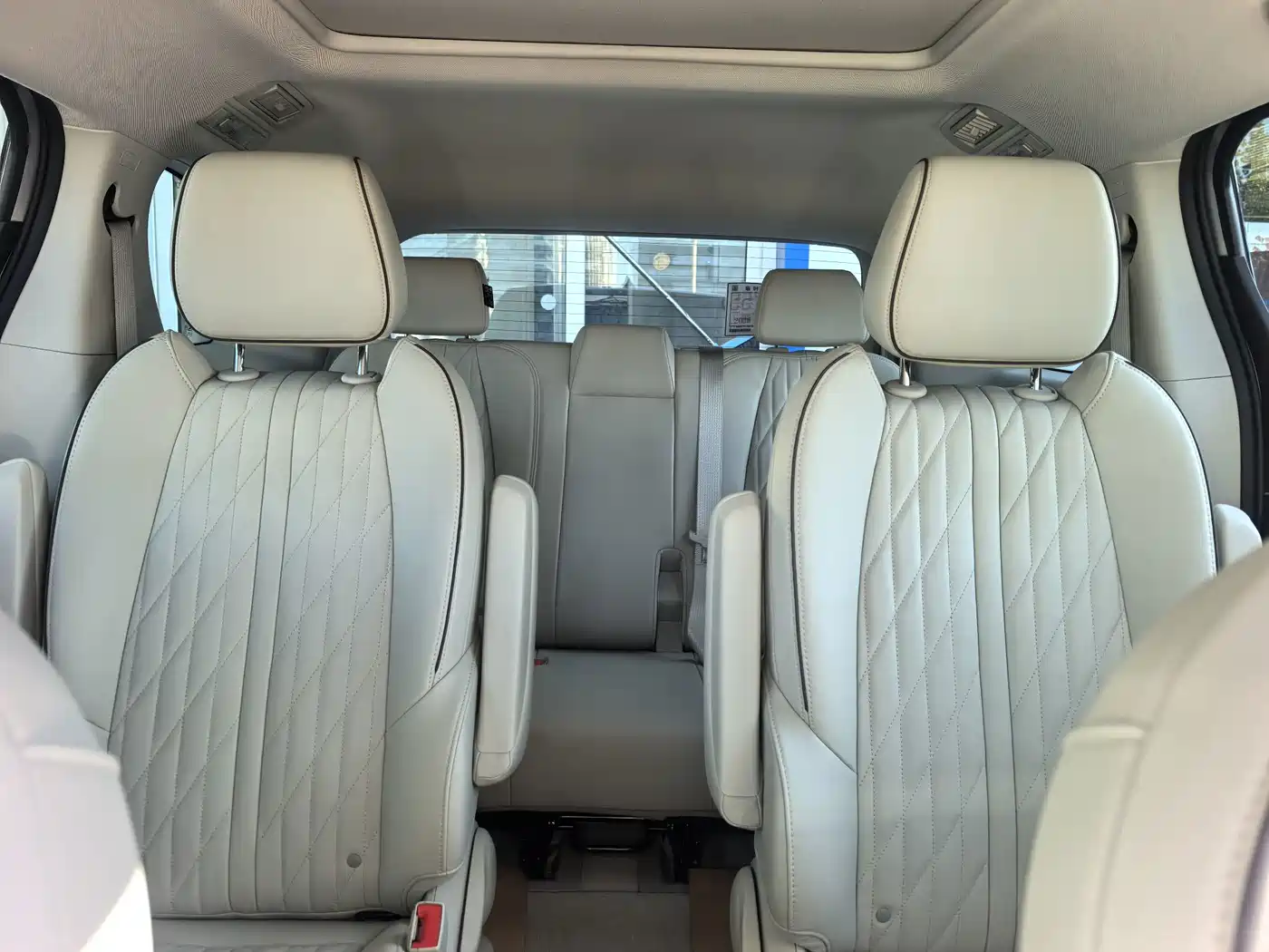 Photo 13 - Buick GL8