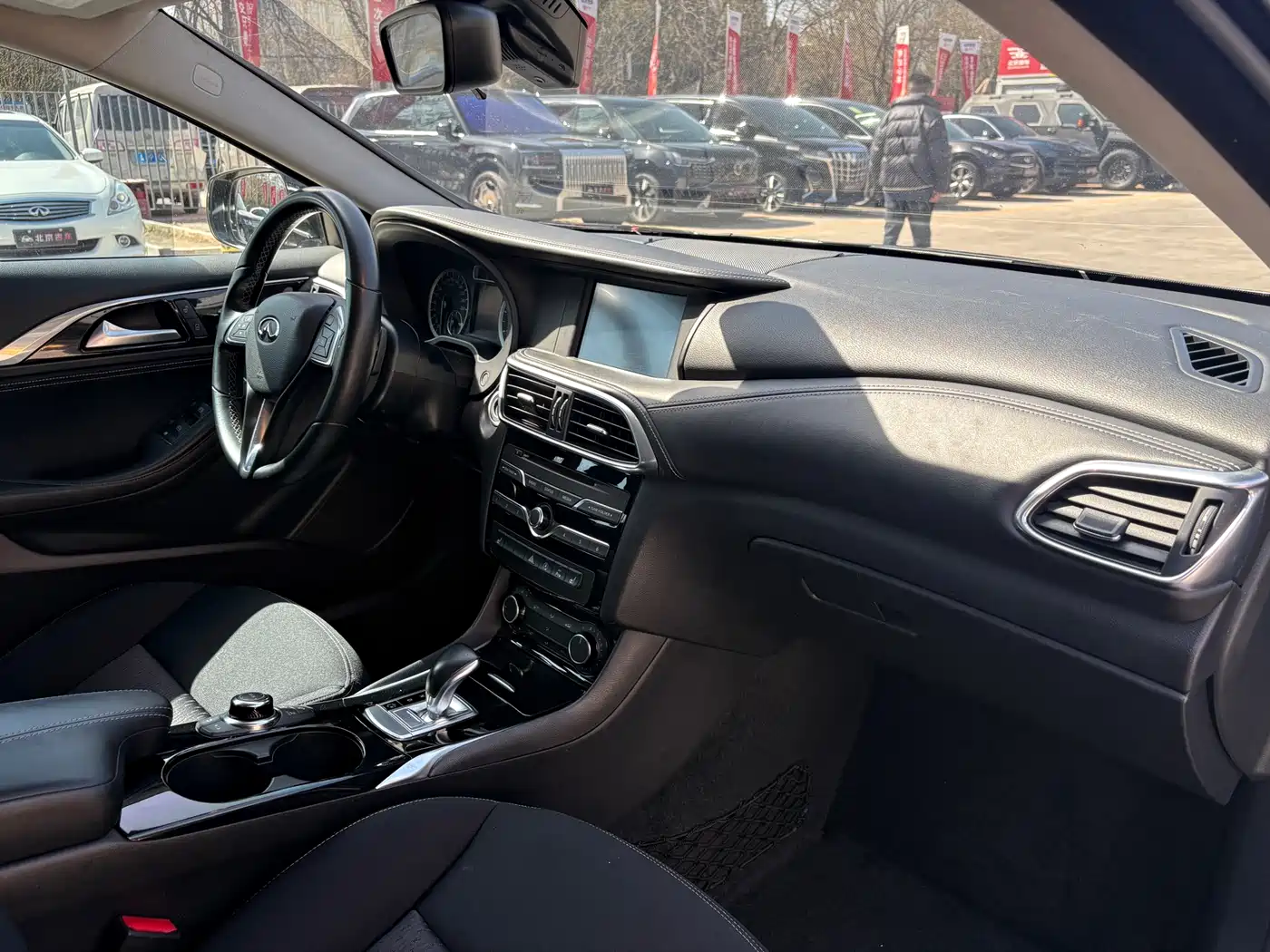 Infiniti QX30 2017 2017 1.6T 2WD Fashion Edition