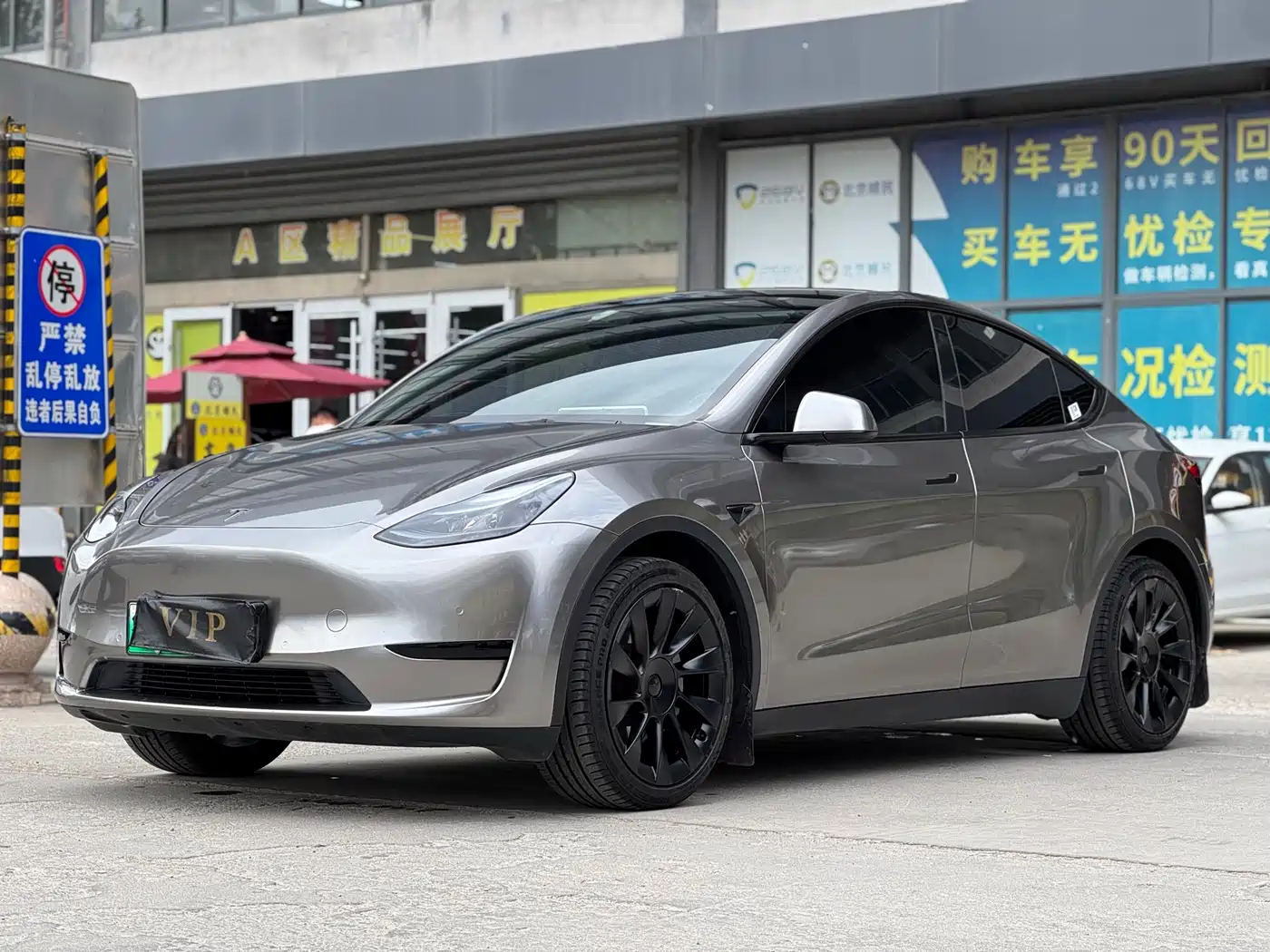 TESLA MODEL Y