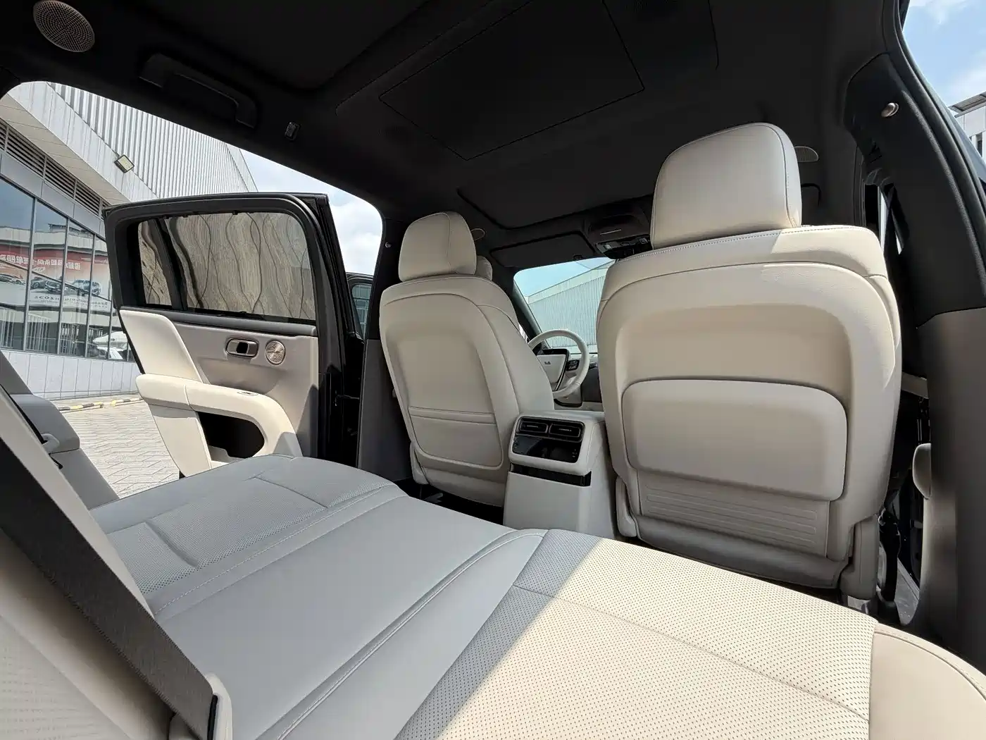 Photo 15 - Li Auto i6