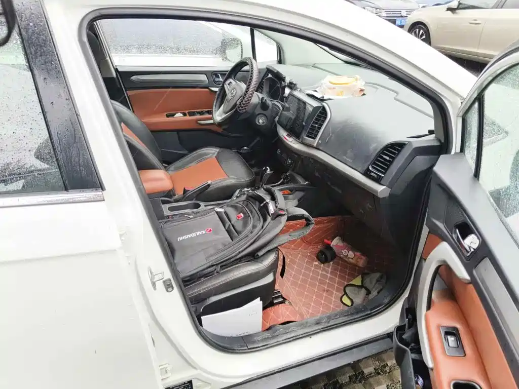 JAC Refine S3 2014 2014 1.5L CVT Luxury Smart