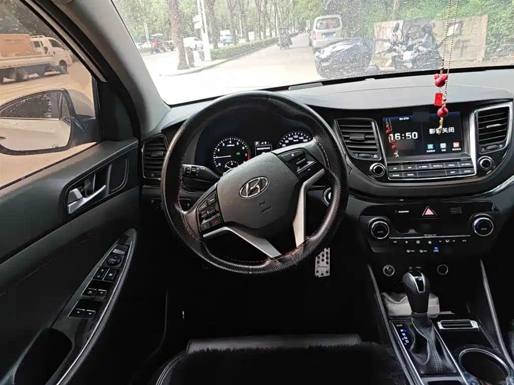 Hyundai Tucson 2015 1.6T Dual Clutch 2WD Smart фото 3