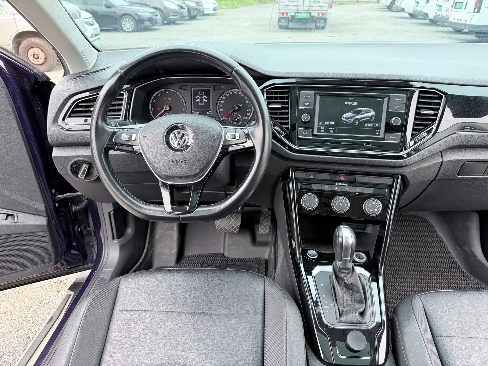 Фото 14 - Volkswagen T-ROC