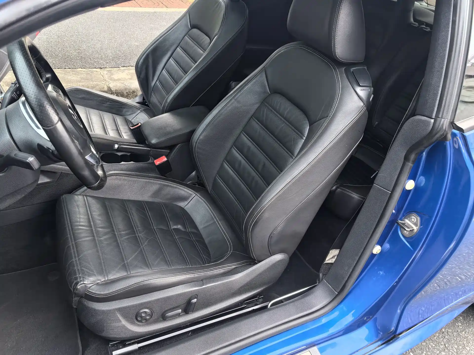 Photo 18 - Volkswagen Scirocco
