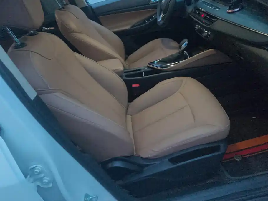 Photo 8 - Buick GL6