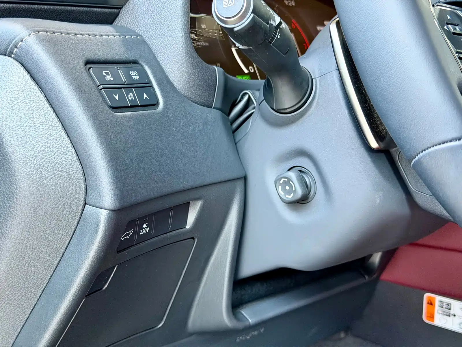 Фото 8 - Lexus LX