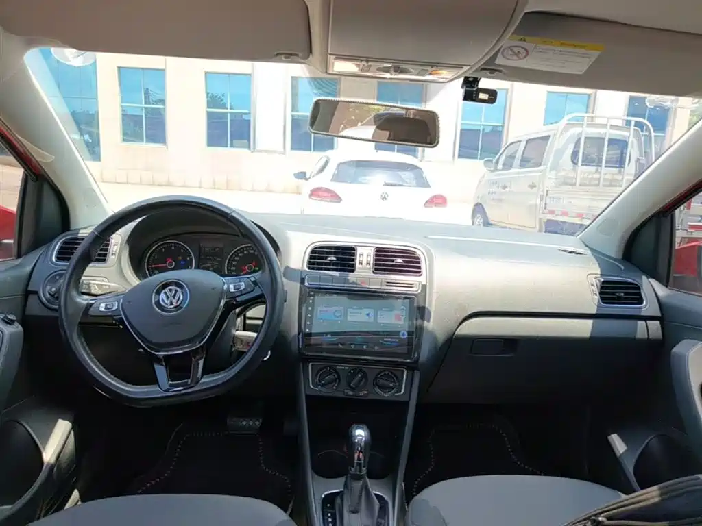 Volkswagen Polo 2016 1.6L Automatic Comfort фото 10