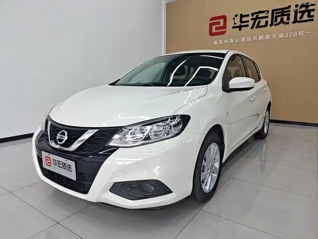 NISSAN TIIDA