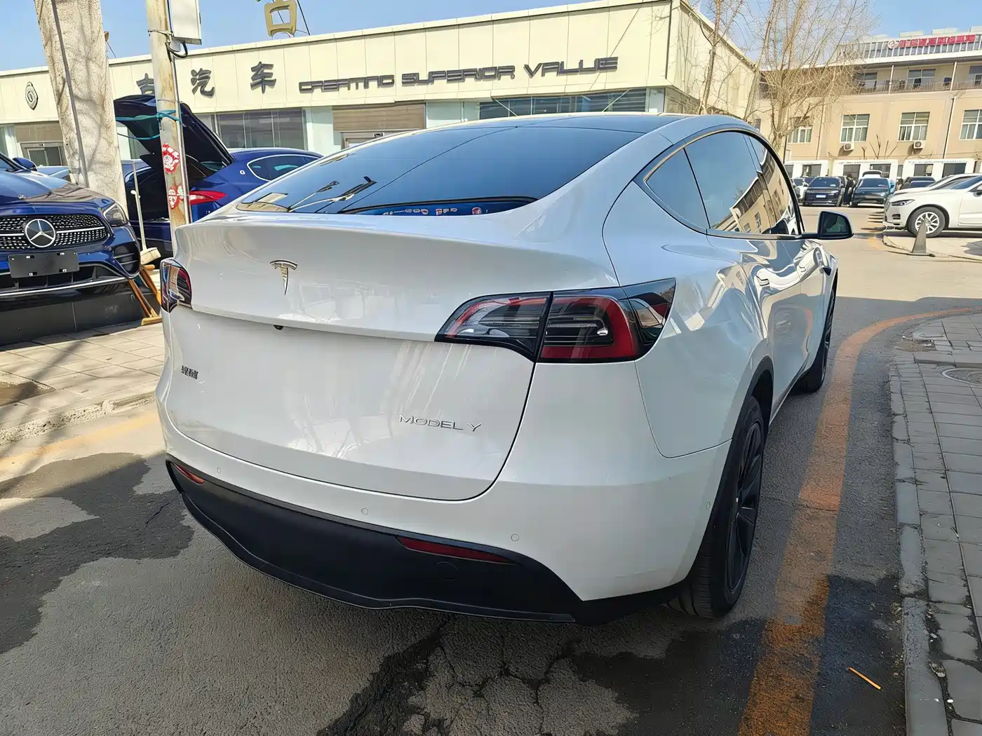 TESLA MODEL Y