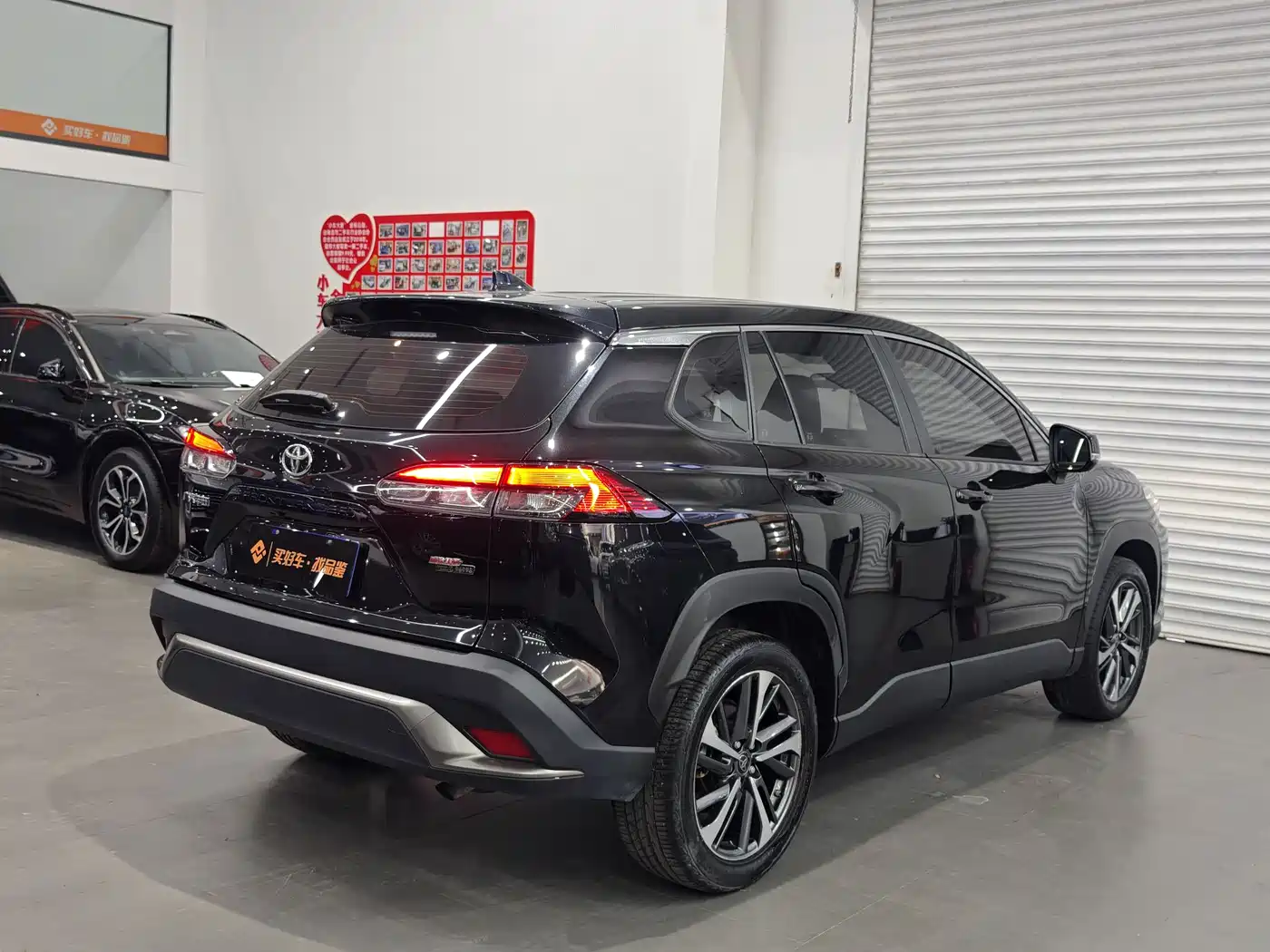 Toyota Frontlander 2022 2.0L CVT Luxury PLUS Edition фото 3