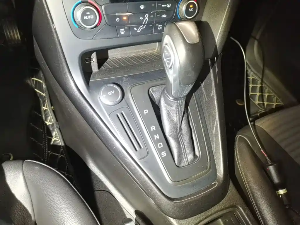 Фото 14 - Ford Focus