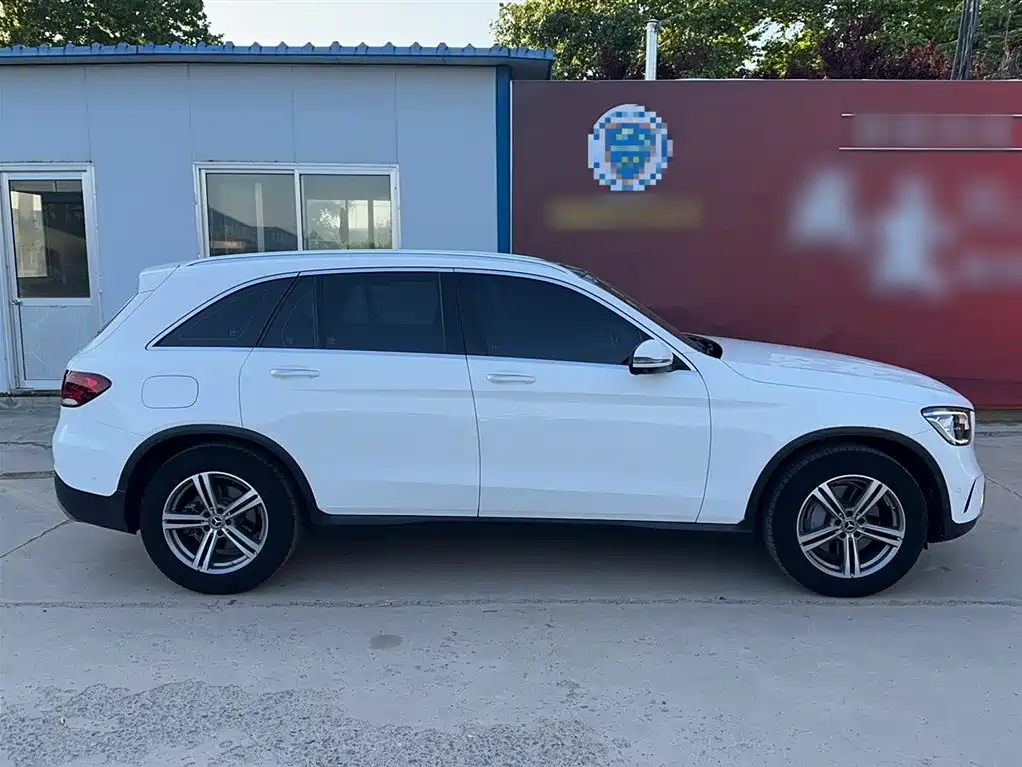 MERCEDES-BENZ GLC