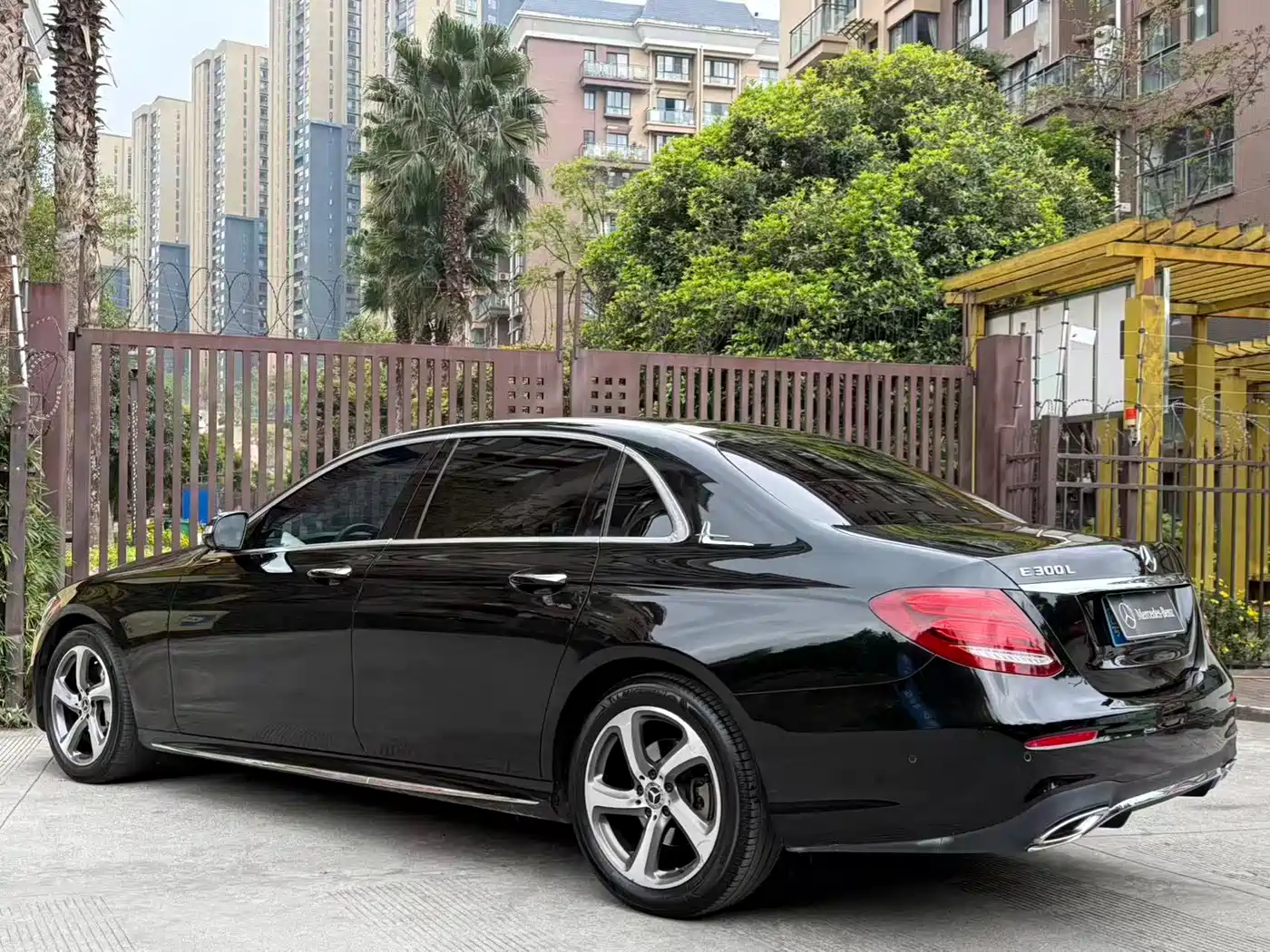 Mercedes-Benz E-Class 2017 E 300 L Luxury фото 30