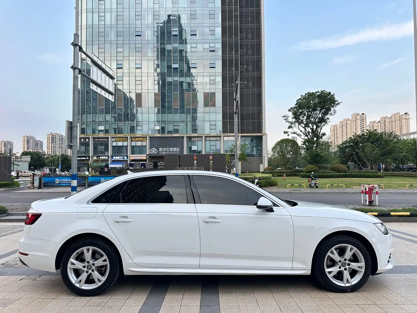 Audi A4L 2018 30th Anniversary 40 TFSI Progressive фото 4