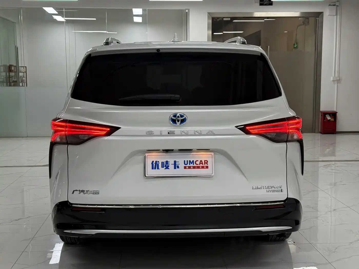 Toyota Sienna 2021 2.5L Hybrid Ultimate Edition фото 5