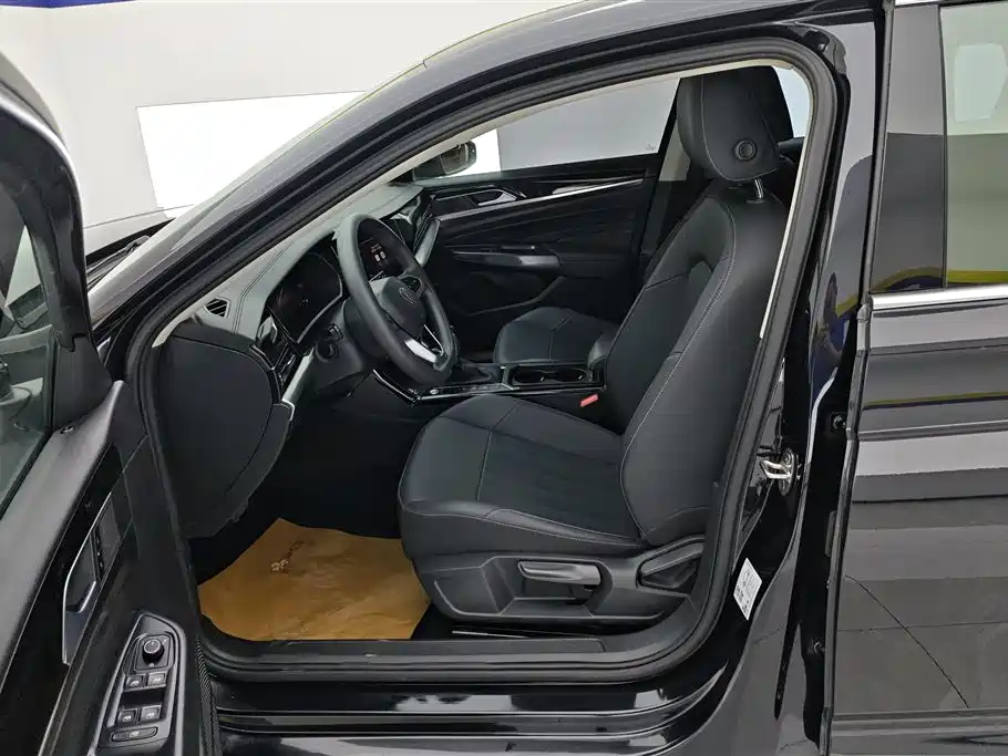 Volkswagen Passat 2025 Outstanding 280TSI Business Edition фото 9