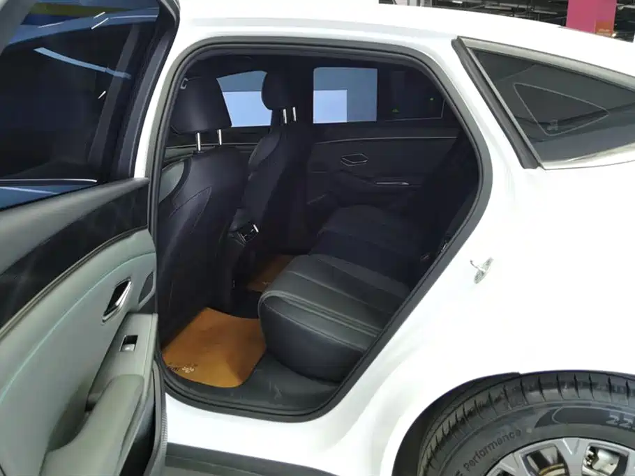 BYD Qin L 2024 DM-i 80KM Leading Edition фото 11