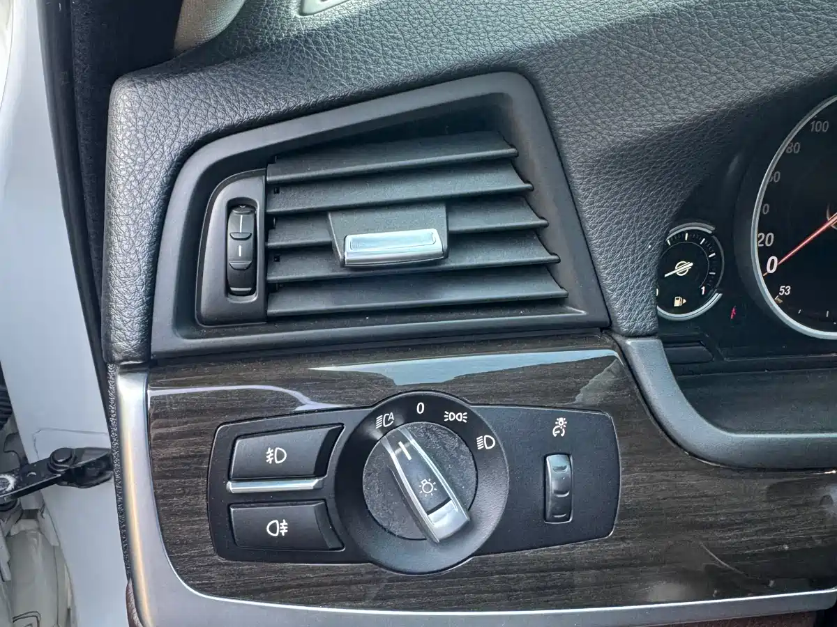 BMW 5 Series 2014 525Li Luxury Design Package фото 11