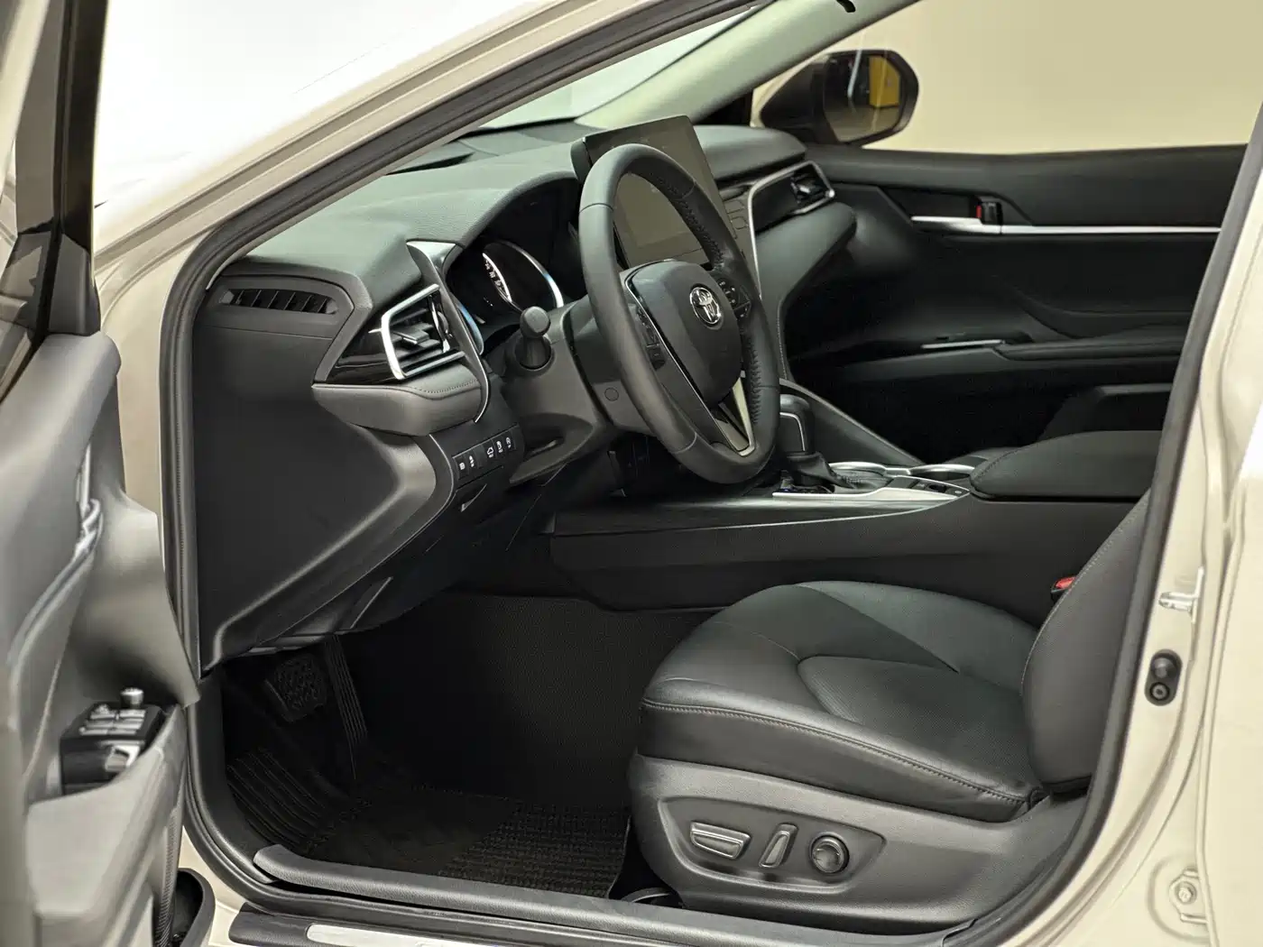 Toyota Camry 2021 2.0G Luxury Edition фото 11