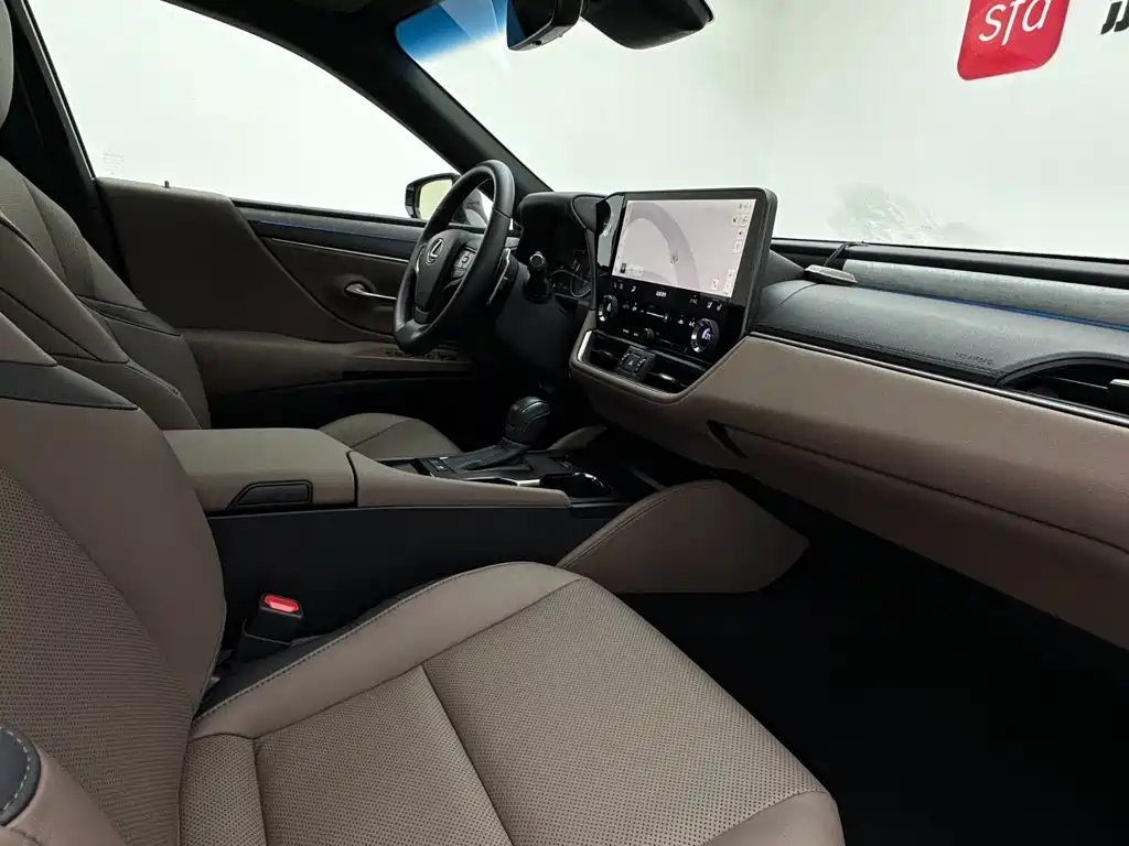 Lexus ES 2025 2025 300h Ultimate Edition
