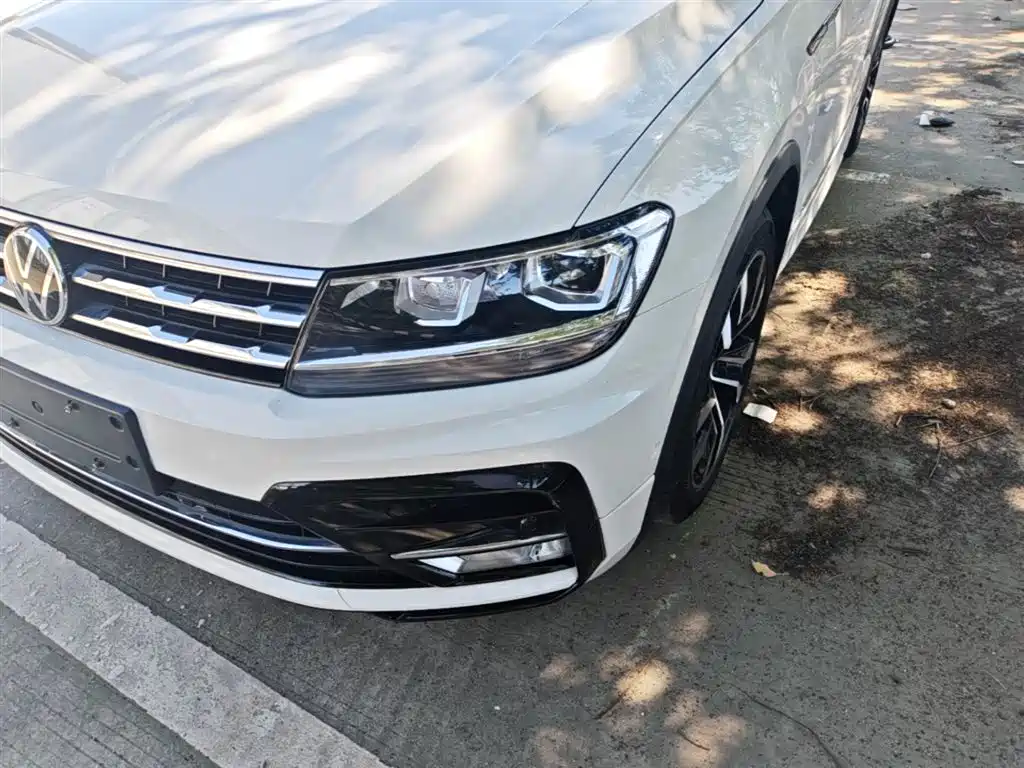 Volkswagen Tiguan L 2021 330TSI Automatic 2WD R-Line Premium фото 24