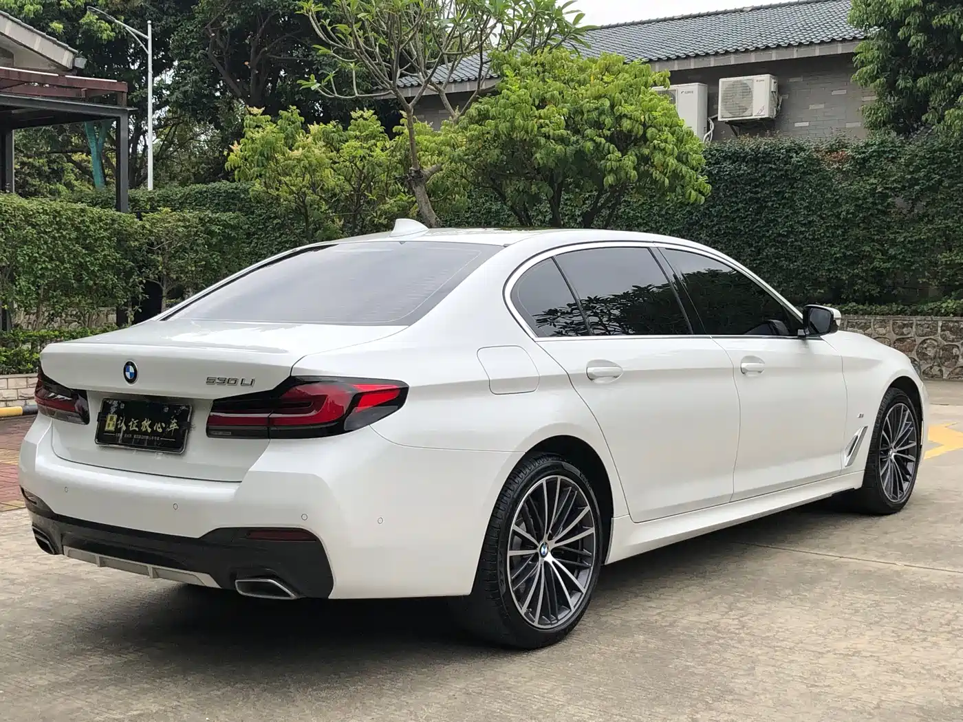 BMW 5 Series 2023 530Li Leading M Sport Package фото 8
