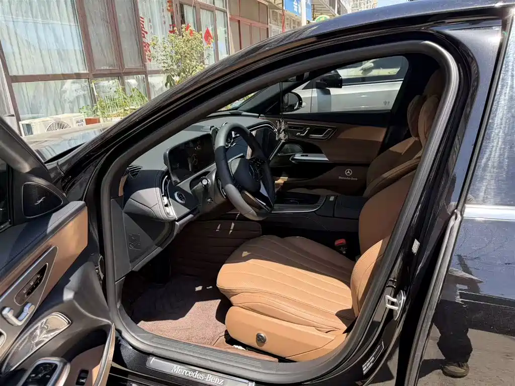 Mercedes-Benz E-Class 2026 E 300 L Luxury фото 5