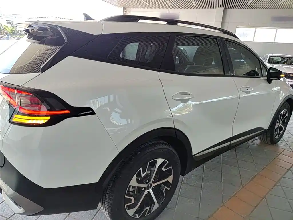 Kia Sportage 2023 2.0L HEV 2WD Flagship Edition фото 7